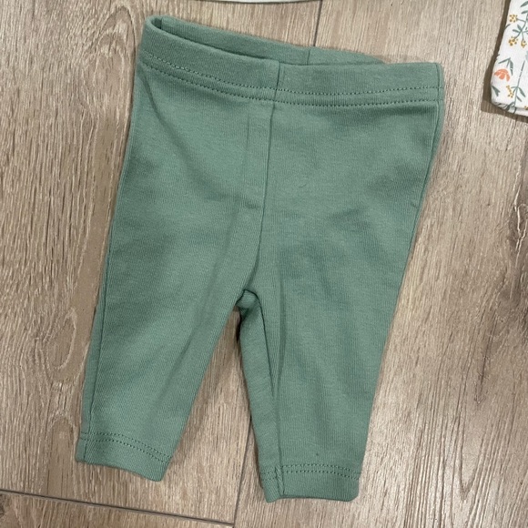 Carter’s baby girl 3 pieces set - Picture 3 of 6